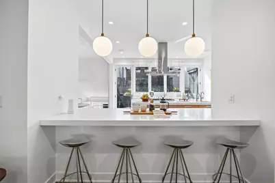 2436 N Surrey Court, Chicago, IL 60614 - Photo 11