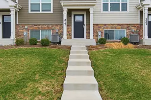 217 Goldenrod Dr, Elgin, IL 60124 - Photo 3