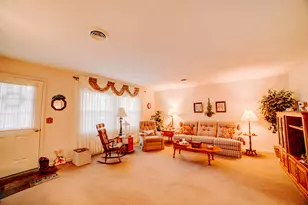 617 E Grant St, Watseka, IL 60970 - Photo 7