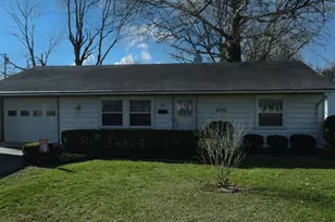 617 E Grant St, Watseka, IL 60970 - Photo 1