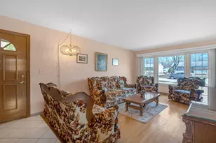 2054 Birch St, Des Plaines, IL 60018 - Photo 5