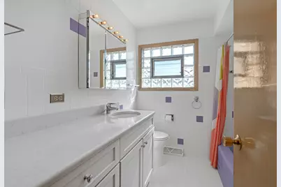 2054 Birch Street, Des Plaines, IL 60018 - Photo 17