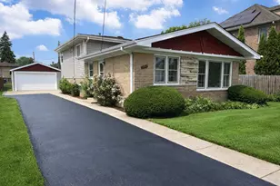 2054 Birch St, Des Plaines, IL 60018 - Photo 1