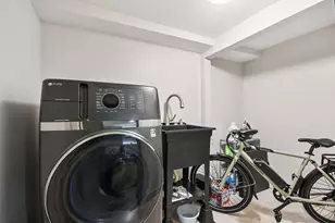 744 W California Terrace, Chicago, IL 60657 - Photo 17