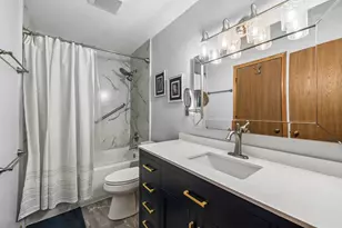 1112 Woodlake Dr, Carol Stream, IL 60188 - Photo 15