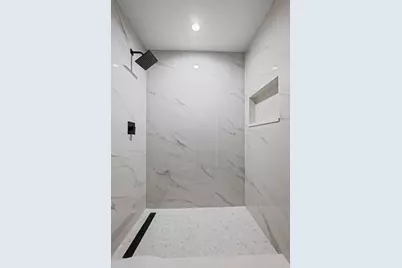 705 W Central Avenue #A8, Mount Prospect, IL 60056 - Photo 13