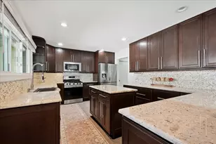 3134 Maple Leaf Dr, Glenview, IL 60026 - Photo 5