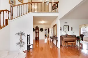 5355 Galloway Dr, Hoffman Estates, IL 60192 - Photo 3