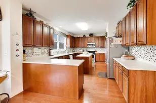 5355 Galloway Dr, Hoffman Estates, IL 60192 - Photo 9