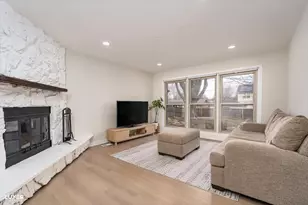 600 Baxter Ln, Hoffman Estates, IL 60169 - Photo 5