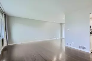 10403 Barnard Dr, Chicago Ridge, IL 60415 - Photo 3