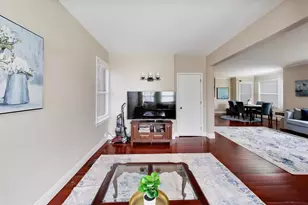 [Address not provided], Deerfield, IL 60015 - Photo 9