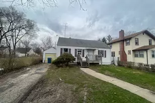 439 Country Club Dr, Kankakee, IL 60901 - Photo 1