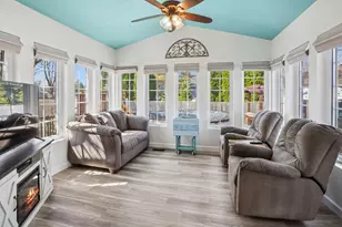 100 Longford Dr, Elgin, IL 60120 - Photo 11