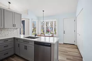 100 Longford Dr, Elgin, IL 60120 - Photo 7