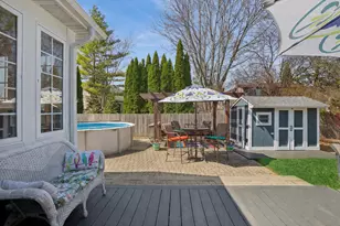 100 Longford Dr, Elgin, IL 60120 - Photo 23