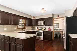 27W412 Chartwell Dr, Winfield, IL 60190 - Photo 9