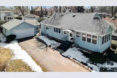 306 W Madison Street, Belvidere, IL 61008 - Photo 3
