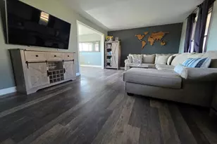 651 Dartmoor Dr, Crystal Lake, IL 60014 - Photo 3