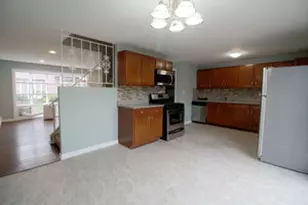 8829 Robin Dr, Des Plaines, IL 60016 - Photo 5