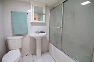 8829 Robin Dr, Des Plaines, IL 60016 - Photo 9