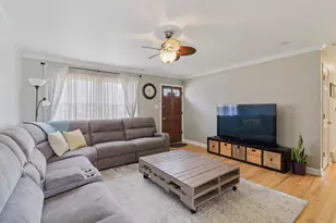 30W221 Claymore Ln, Naperville, IL 60563 - Photo 9