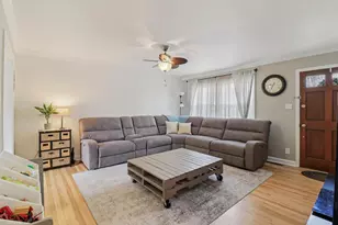 30W221 Claymore Ln, Naperville, IL 60563 - Photo 11