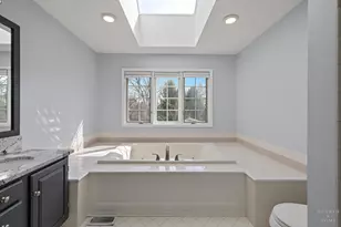 657 Old Westbury Rd, Crystal Lake, IL 60012 - Photo 7