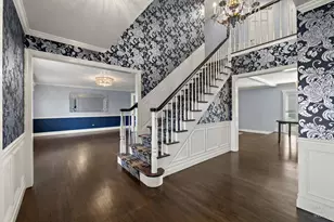 657 Old Westbury Rd, Crystal Lake, IL 60012 - Photo 9