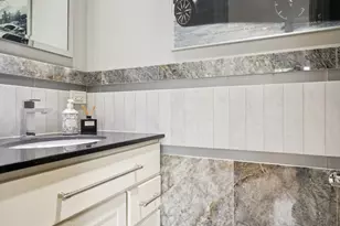 5654 N Manor Ln, Norwood Park, IL 60631 - Photo 9