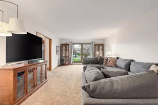 612 Stuart Dr, Carol Stream, IL 60188 - Photo 5