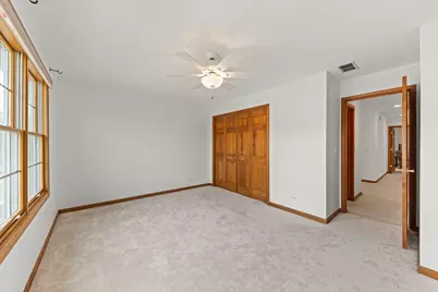 302 Roscommon Court, Glen Ellyn, IL 60137 - Photo 17