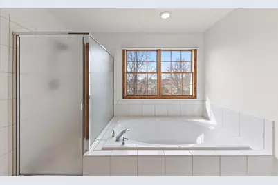 302 Roscommon Court, Glen Ellyn, IL 60137 - Photo 23