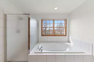 302 Roscommon Ct, Glen Ellyn, IL 60137 - Photo 23