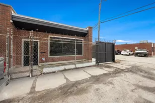 3327 W Columbus Ave, Chicago, IL 60652 - Photo 1