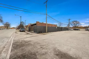 3327 W Columbus Ave, Chicago, IL 60652 - Photo 25