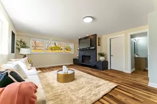 2205 Country Knoll Ln, Elgin, IL 60123 - Photo 11