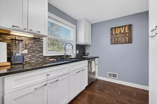 2634 Silver Creek Dr, Franklin Park, IL 60131 - Photo 15