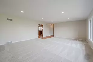 15600 Griswold Springs Rd, Plano, IL 60545 - Photo 9