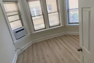 2210 E 70th St, Chicago, IL 60649 - Photo 9