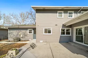 99 Essex Rd, Elk Grove Village, IL 60007 - Photo 37