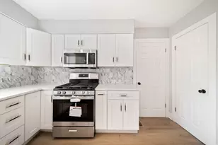 99 Essex Rd, Elk Grove Village, IL 60007 - Photo 19