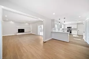 99 Essex Rd, Elk Grove Village, IL 60007 - Photo 11