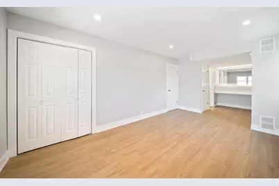 99 Essex Road, Elk Grove Village, IL 60007 - Photo 29