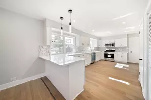 99 Essex Rd, Elk Grove Village, IL 60007 - Photo 15