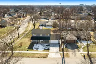 99 Essex Rd, Elk Grove Village, IL 60007 - Photo 5