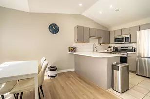 383 Woodview Cir, Elgin, IL 60120 - Photo 7