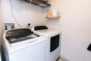 383 Woodview Cir, Elgin, IL 60120 - Photo 17