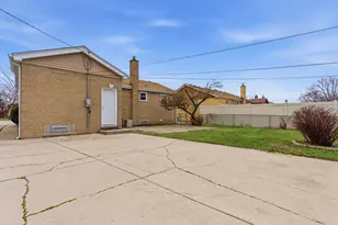 15566 Gouwens Ln, South Holland, IL 60473 - Photo 3