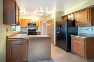 3140 Medford Ct, Aurora, IL 60504 - Photo 3